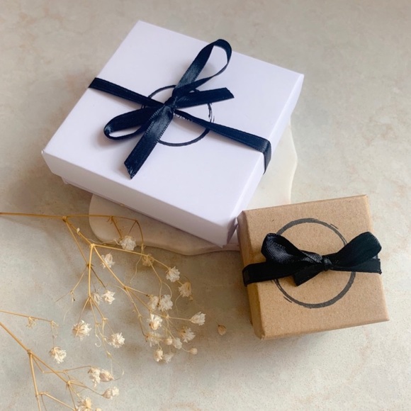 Single Box Necklace | 18k Gold Filled - Picture 6 of 7